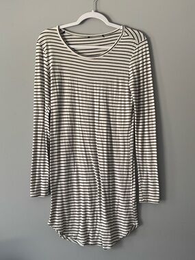 Forever 21 long sleeve Stripped T-shirt Dress size: M